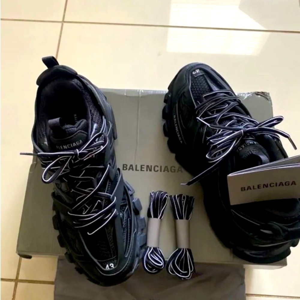 Black balanciaga tracks led